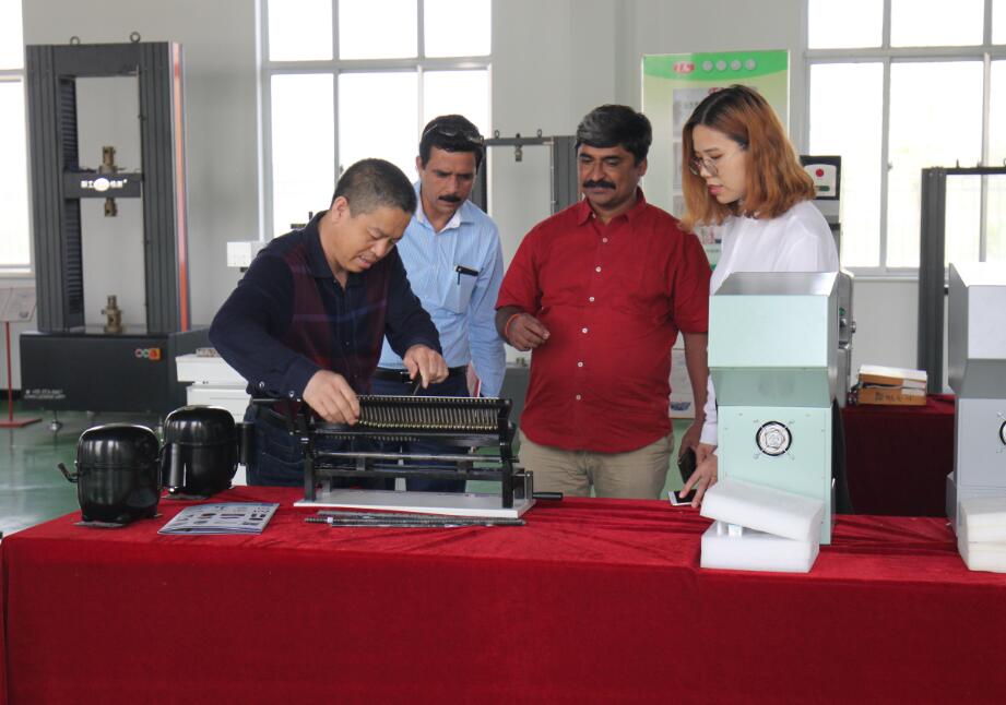 ​印度经销商在金沙9001cc试验机工厂参观、考察